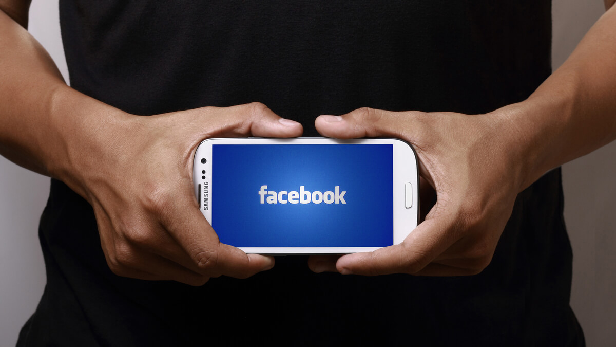 Zuckerberg says Facebook erred in not removing militia post