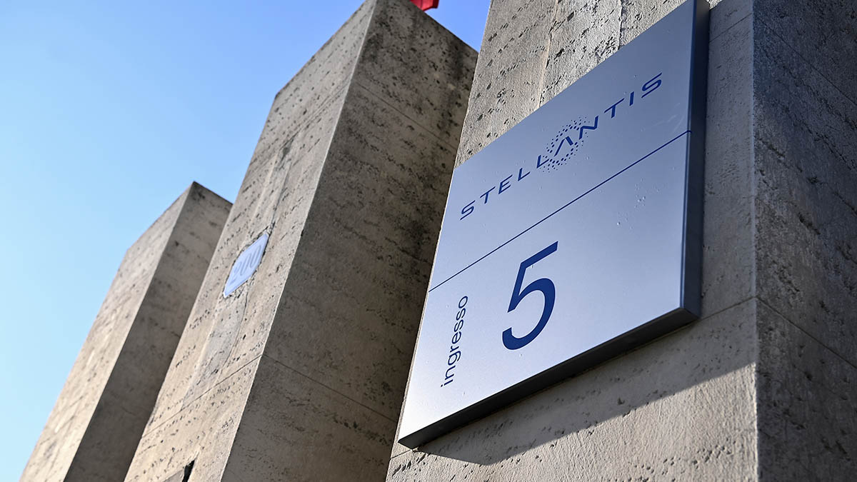 Carmaker Stellantis secures supply of battery-grade lithium